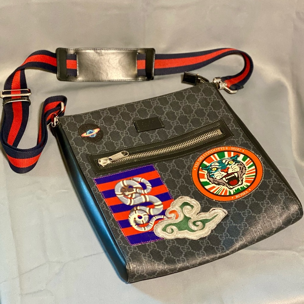 GUCCI CROSSBODY MESSENGER BAG! 100% Authentic, Authenticated by Gucci. Unisex!